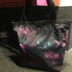 LESPORTSAC TOTE BAG APPROX 17.5" L, 14" H, 5.5" D